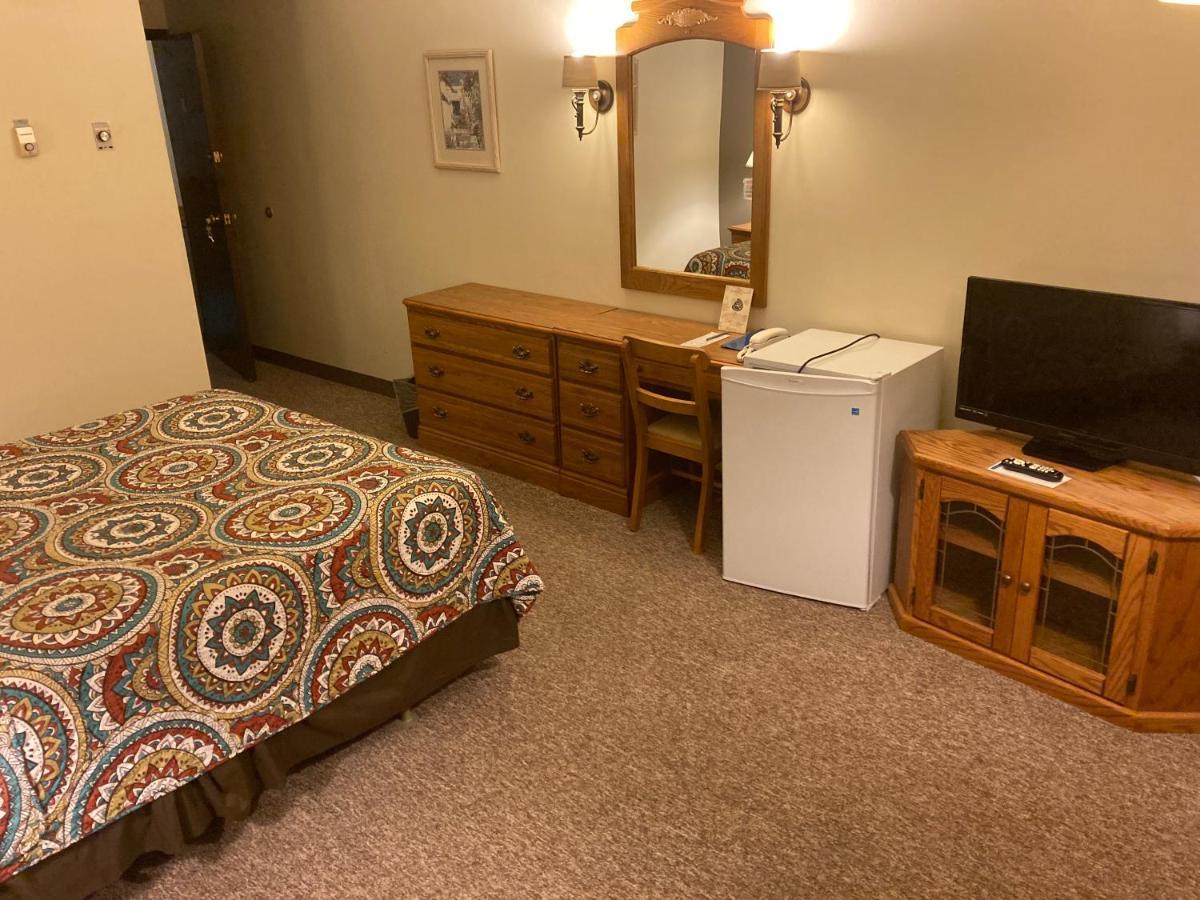 Landmark Motel Clintonville 外观 照片